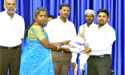 உயர் கல்வியில் சேர்க்க நடவடிக்கை எடுக்க வேண்டும்