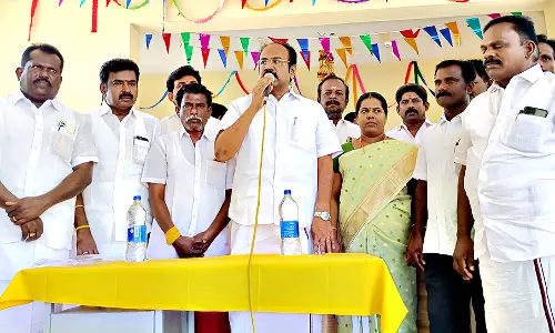 ரூ.7½ லட்சம் மதிப்பில் புதிய கலையரங்கம்