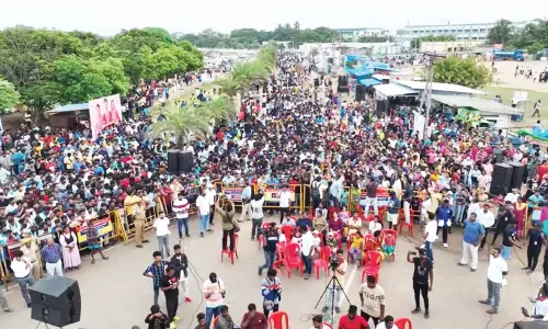 கடலூரில் பன் ஸ்ட்ரீட் நிகழ்ச்சி: ஆயிரக்கணக்கானோர் பங்கேற்பு