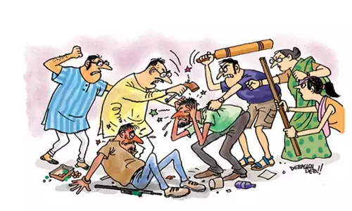 ஆடு திருட வந்த வாலிபர்களை மடக்கி பிடித்த பொதுமக்கள்