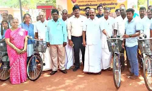 மாணவ, மாணவிகளுக்கு சைக்கிள்கள்