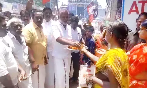 அ.தி.மு.க.வினர் கொண்டாட்டம்