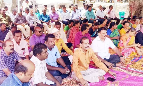 சி.பி.எஸ். ஒழிப்பு இயக்கத்தினர் போராட்டம்