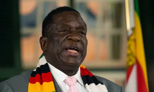 ஜிம்பாப்வே தேர்தல்: அதிபர் எம்மர்சன் மீண்டும் வெற்றி