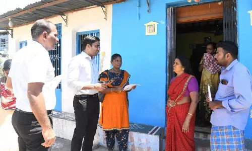 ஸ்ரீவைகுண்டம் பகுதியில் மகளிர் உரிமைத்தொகை விண்ணப்பதாரர்களின் வீடுகளுக்கு சென்று கலெக்டர் ஆய்வு