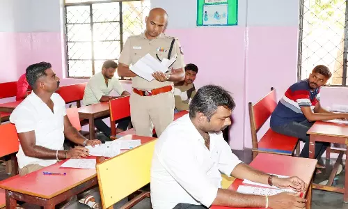 காவல்துறையில் பணியாற்றுபவர்களுக்கு சப்-இன்ஸ்பெக்டர் பணிக்கான தேர்வு- நெல்லையில் 170 பேர் தேர்வுக்கு வரவில்லை