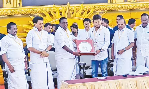 நீட் தேர்வுக்கு எதிரான போராட்டத்தில் மாணவர்களுக்கு துணை நிற்பேன்- அமைச்சர் பேச்சு