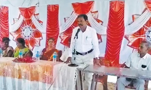 அரசு பள்ளியில் முன்னாள் மாணவர்கள் சந்திப்பு நிகழ்ச்சி