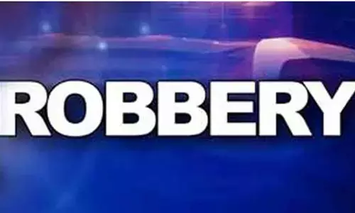 வீட்டின் பூட்டை உடைத்து நகை, பணம் திருட்டு