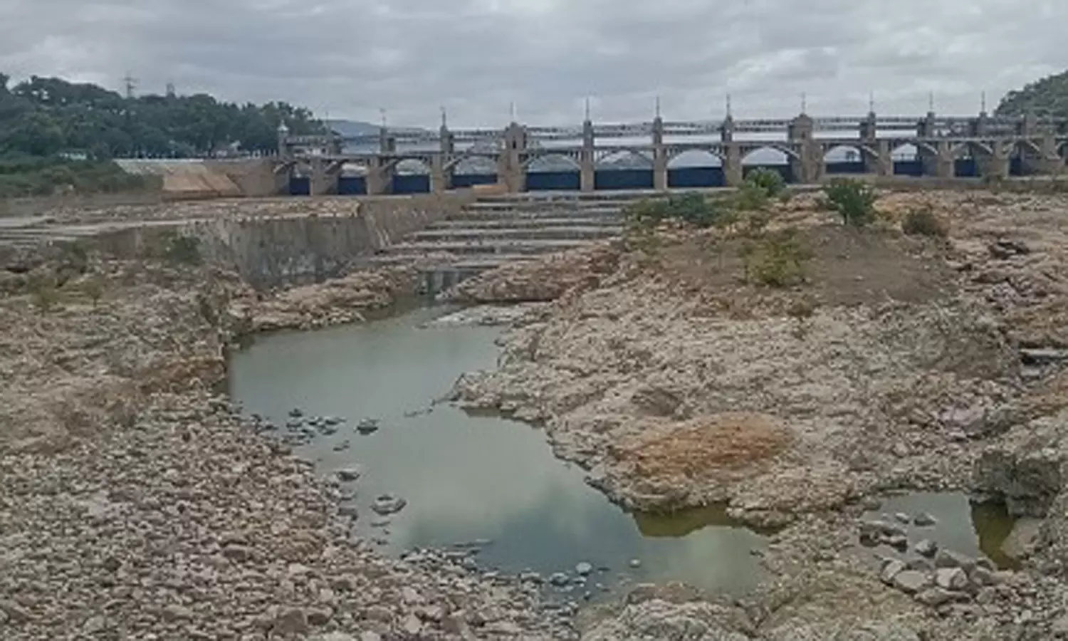 மேட்டூர் அணைக்கு நீர்வரத்து 1024 கனஅடியாக குறைந்தது மேட்டூர் அணைக்கு நீர்வரத்து 1024 கனஅடியாக குறைந்தது