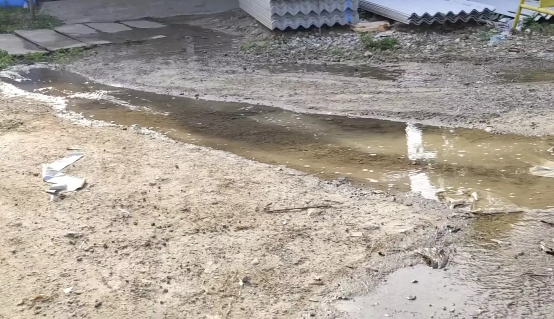 பொன்னமராவதியில் வீணாகும் காவிரி கூட்டு குடிநீர் பொன்னமராவதியில் வீணாகும் காவிரி கூட்டு குடிநீர்