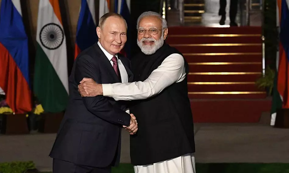 ரஷிய அதிபர் புதினுடன் பிரதமர் மோடி தொலைபேசியில் உரையாடல்- ஜி20 மாநாட்டில் பங்கேற்கவும் அழைப்பு ரஷிய அதிபர் புதினுடன் பிரதமர் மோடி தொலைபேசியில் உரையாடல்- ஜி20 மாநாட்டில் பங்கேற்கவும் அழைப்பு