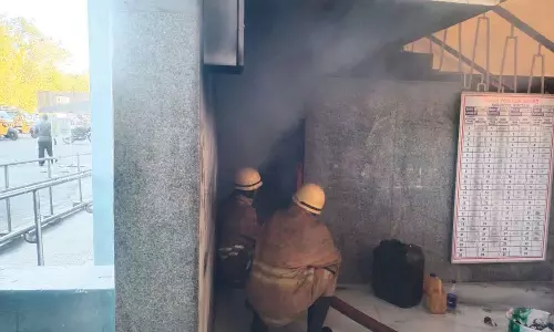 நாகர்கோவில் ரெயில் நிலையத்தில் தீ விபத்து- பயணிகள் அலறியடித்து ஓட்டம்