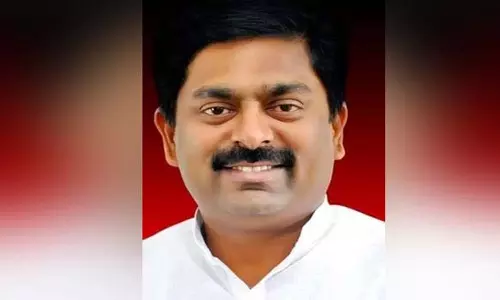 அரசு பள்ளியில் மின்சாரம் தாக்கி பாதித்த மாணவியின் மருத்துவ செலவை முழுமையாக ஏற்ற மேயர்