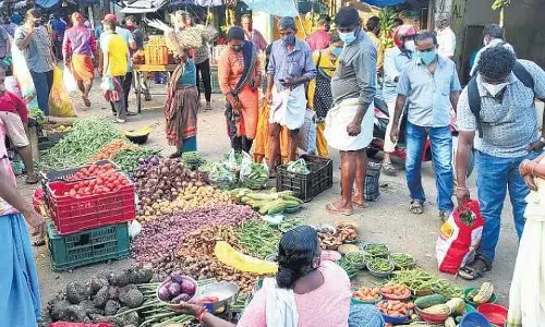 ஓணம் பண்டிகை: உடுமலையில் காய்கறிகள் வாங்க குவிந்த கேரள வியாபாரிகள்