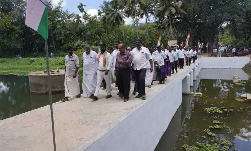 திருக்கோவிலின் அருகே பரளி ஆற்று தரைப்பாலத்தை விஜய் வசந்த் எம்.பி. திறந்து வைத்தார்