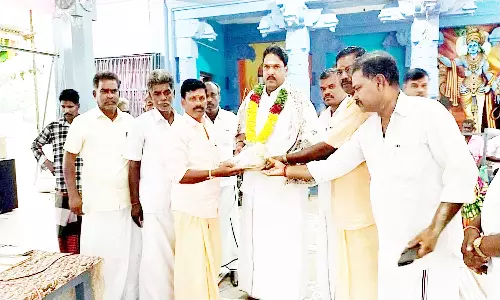 திரவுபதி அம்மன் கோவிலில் முன்னாள் எம்.எல்.ஏ. சாமி தரிசனம்