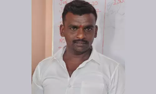 திருப்பத்தூர் மாவட்டத்தில் பள்ளி வாகனங்களில் பணம் வசூலித்த போலி ஆர்.டி.ஓ. கைது