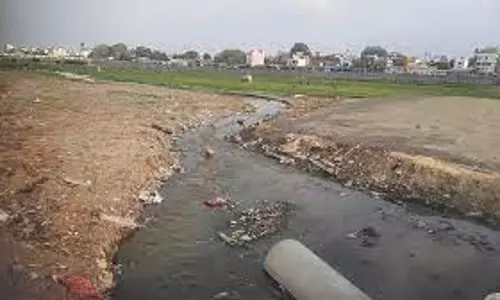 ஏரியில் கலக்கும் கழிவுநீர்