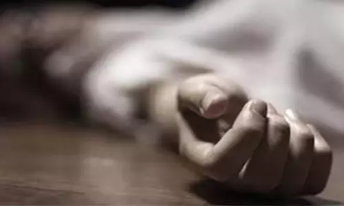 மோட்டார் சைக்கிள் மீது கார் மோதி முதியவர் பலி