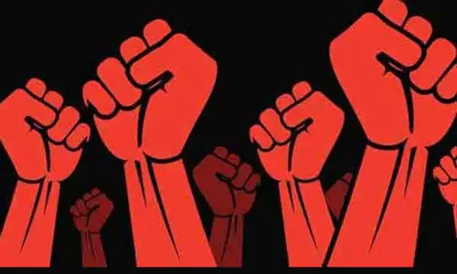 மீஞ்சூரில் 6 ஆண்டுகள் ஆகியும் முடியவில்லை- ரெயில்வே மேம்பால பணியை முடிக்கக்கோரி கம்யூனிஸ்டு கட்சியினர் ஆர்ப்பாட்டம்