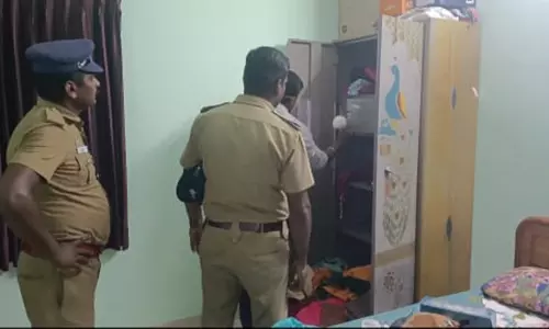 தனியார் பள்ளி ஊழியர் வீட்டில் கொள்ளை- போலீசார் தீவிர விசாரணை