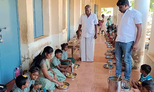 காலை உணவு வழங்கும் திட்டம்- சங்கரன்கோவில் நகராட்சி பள்ளியில் சேர்மன் ஆய்வு