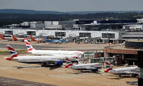 கட்டுப்பாட்டு மையங்களில் தொழில்நுட்பக் கோளாறு.. பிரிட்டனில் விமான சேவை பாதிப்பு!
