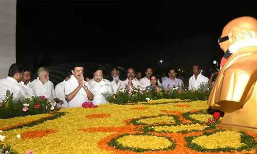 திமுக தலைவராக பொறுப்பேற்று 5 ஆண்டுகள் நிறைவு: அண்ணா- கருணாநிதி நினைவிடத்தில் மரியாதை செலுத்தினார் முதல்வர் மு.க.ஸ்டாலின்