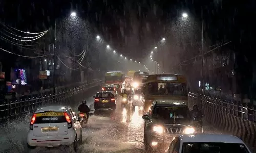 சென்னையில் இடியுடன் கூடிய கனமழை- காலை 7 மணி வரை நீடிக்கும் என தகவல்