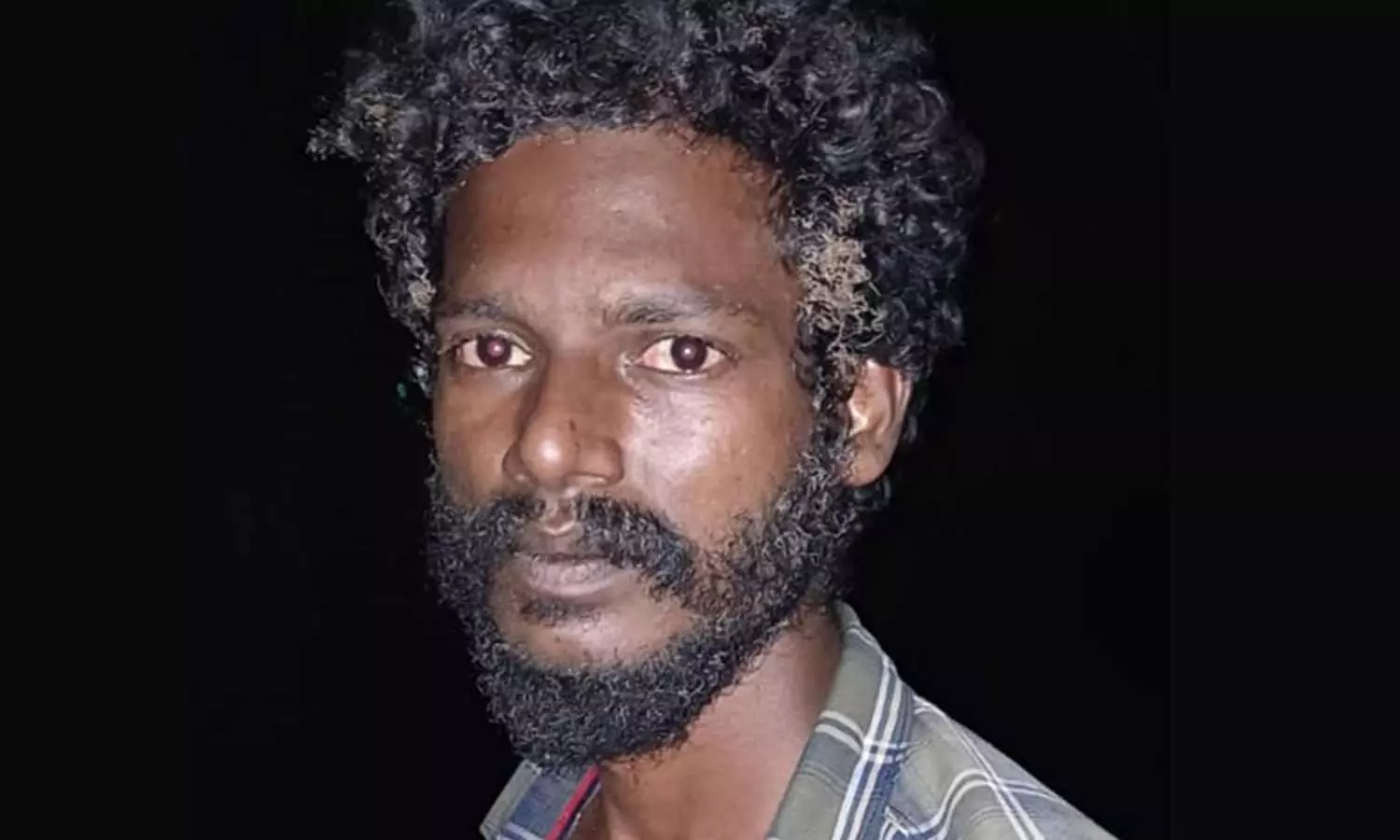 சேலம் அருகே மதுபோதையில் தனது வீட்டிற்கு தானே தீ வைத்த டிரைவர் சேலம் அருகே மதுபோதையில் தனது வீட்டிற்கு தானே தீ வைத்த டிரைவர்