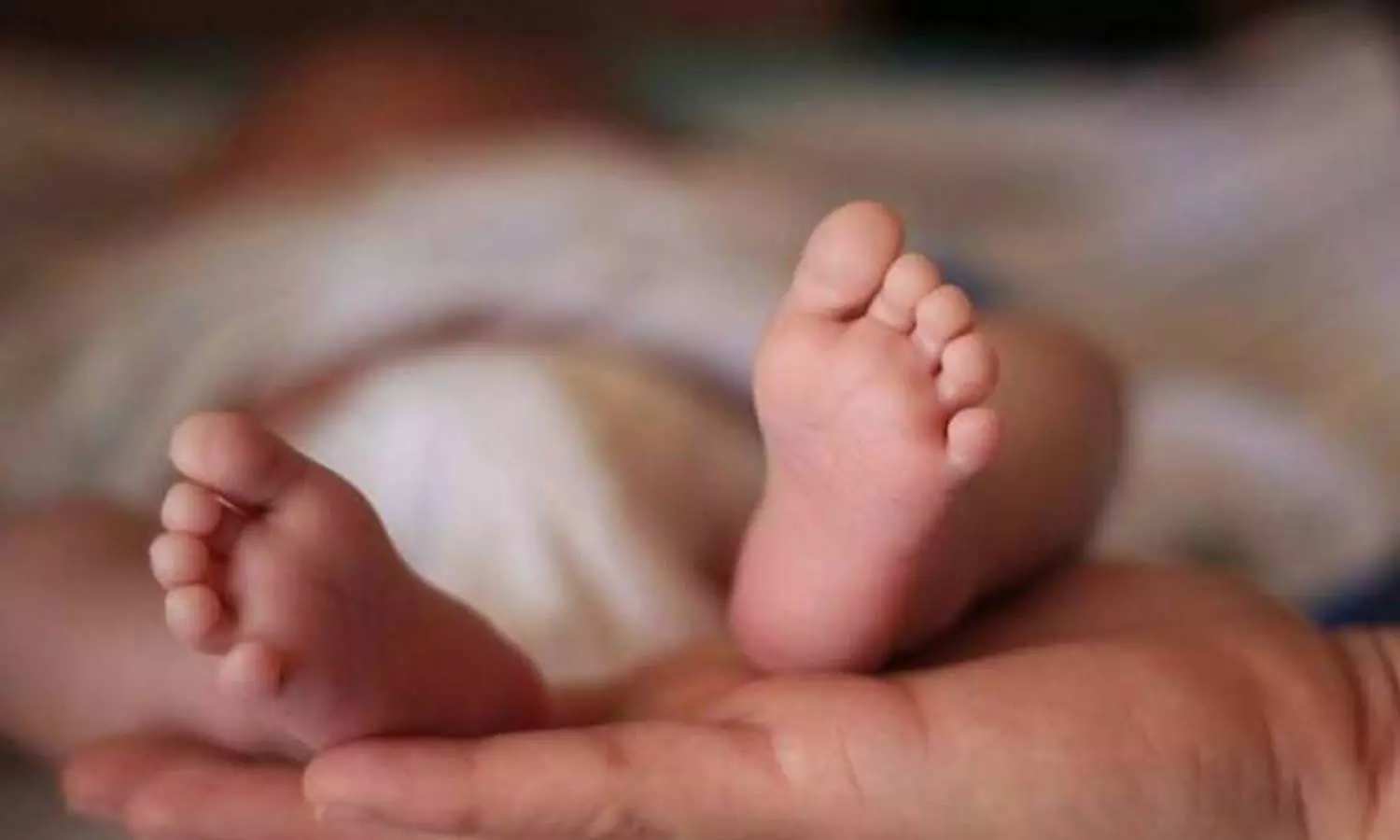 காதல் திருமணம் செய்த மைனர் பெண்: கணவருடன் ஏற்பட்ட தகராறால் 4 மாத குழந்தை கொலை? காதல் திருமணம் செய்த மைனர் பெண்: கணவருடன் ஏற்பட்ட தகராறால் 4 மாத குழந்தை கொலை?