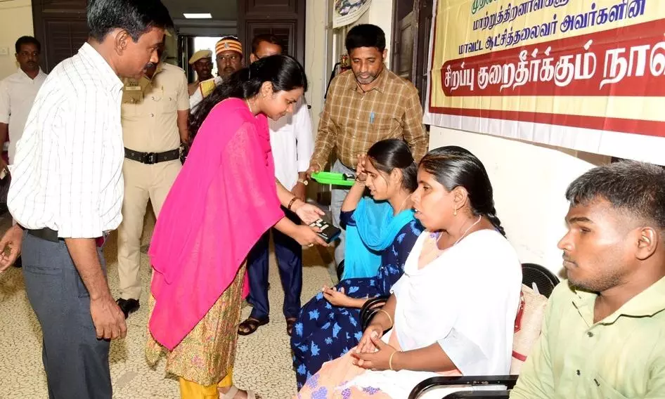 412 மனுக்கள் மீது நடவடிக்கை எடுக்க கலெக்டர் உத்தரவு 412 மனுக்கள் மீது நடவடிக்கை எடுக்க கலெக்டர் உத்தரவு