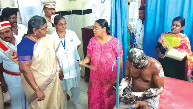 பட்டாசு குடோன் உரிமையாளருக்கு தொடர் சிகிச்சை பட்டாசு குடோன் உரிமையாளருக்கு தொடர் சிகிச்சை