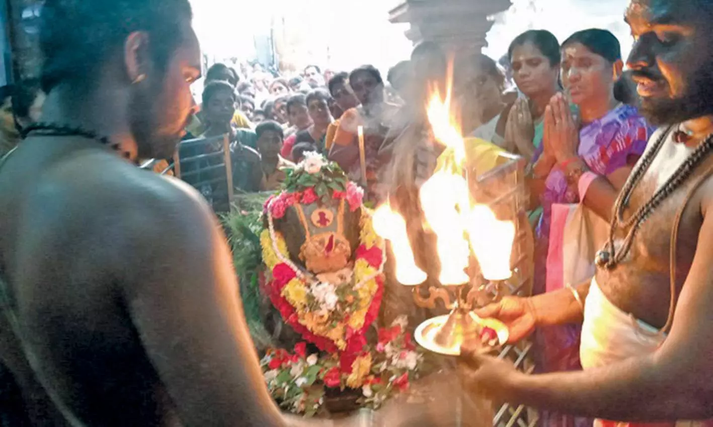அரூரில் சிவன் கோவில்களில் சிறப்பு அபிஷேகம் அரூரில் சிவன் கோவில்களில் சிறப்பு அபிஷேகம்