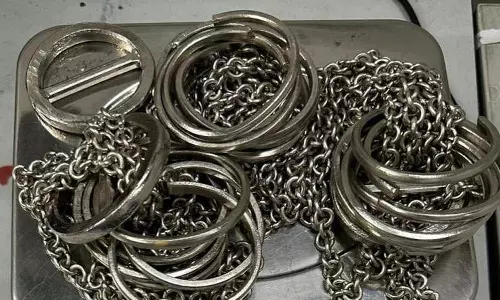 நூதன முறையில் 4 கிலோ தங்கம் கடத்தல்: குவைத்தை சேர்ந்த 3 பேர் டெல்லி விமான நிலையத்தில் கைது