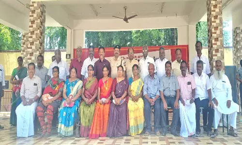 நத்தத்தில் 40 ஆண்டுகளுக்கு பின் சந்தித்த முன்னாள் மாணவர்கள்