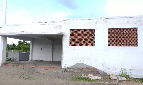 மின் மயானம் கட்டிட பணிகள் பாதியில் நிறுத்தம்