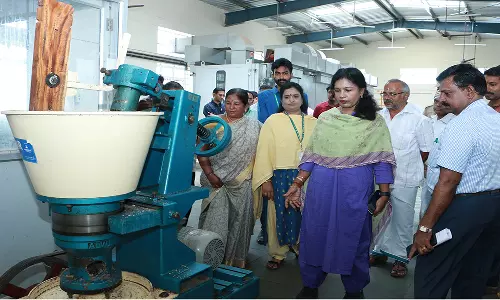 தேனி வேளாண் ஒழுங்குமுறை விற்பனை கூடத்தில் கலெக்டர் ஆய்வு