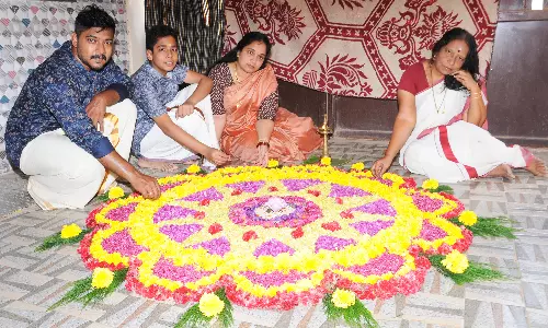 திண்டுக்கல்லில் ஓணம் பண்டிகை கொண்டாடிய மலையாள குடும்பத்தினர்