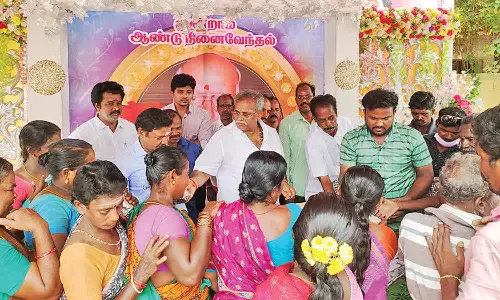 பொதுமக்களுக்கு வேட்டி, துண்டு-அன்னதானம் - சபாநாயகர் ஏம்பலம் செல்வம் வழங்கினார்