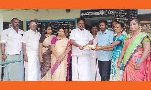 அரசு பள்ளி மாணவருக்கு உதவித்தொகை