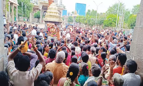 திருவதிகை வீரட்டானேஸ்வரர் கோவிலில்  ஆவணி மாத  பிரதோஷ  வழிபாடு ஏராளமானோர் குவிந்தனர்