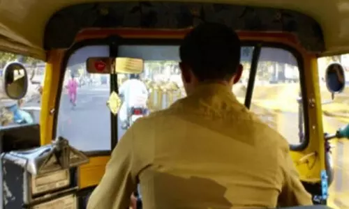 பள்ளி குழந்தைகள் பாதுகாப்பு: ஆட்டோ டிரைவர்களுடன் போக்குவரத்து அதிகாரிகள் ஆலோசனை