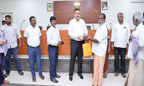 தென்காசி மாவட்ட கலெக்டர் அலுவலகத்தில் மக்கள் குறைதீர்க்கும் நாள் கூட்டத்தில் நலத்திட்ட உதவிகள்