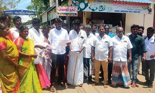 சிவகிரி அருகே பஞ்சாயத்து தலைவருக்கு மிரட்டல்-நடவடிக்கை எடுக்க கலெக்டரிடம் மனு