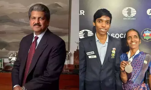 பிரக்ஞானந்தா பெற்றோருக்கு எலக்ட்ரிக் காரை பரிசாக வழங்கிய ஆனந்த் மஹிந்திரா