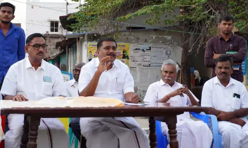 விளாத்திகுளம் அருகே  1 கோடி மரங்கள் நடும் திட்டம் குறித்த ஆலோசனை கூட்டம்