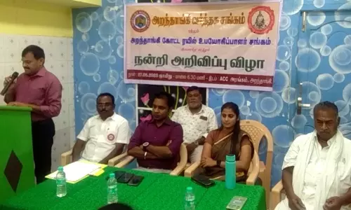 ரெயில்வே கோட்ட அதிகாரிகளுக்கு பாராட்டு விழா