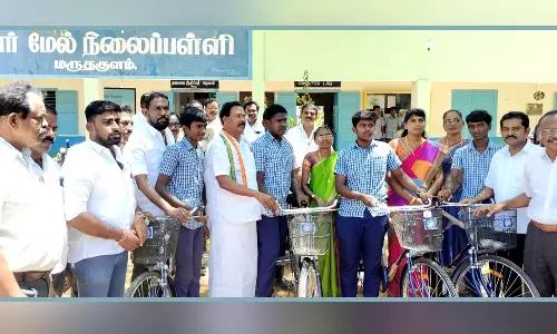 மருதகுளம் அரசு பள்ளியில் 120 மாணவ- மாணவிகளுக்கு இலவச சைக்கிள்கள்-ரூபி மனோகரன் எம்.எல்.ஏ. வழங்கினார்